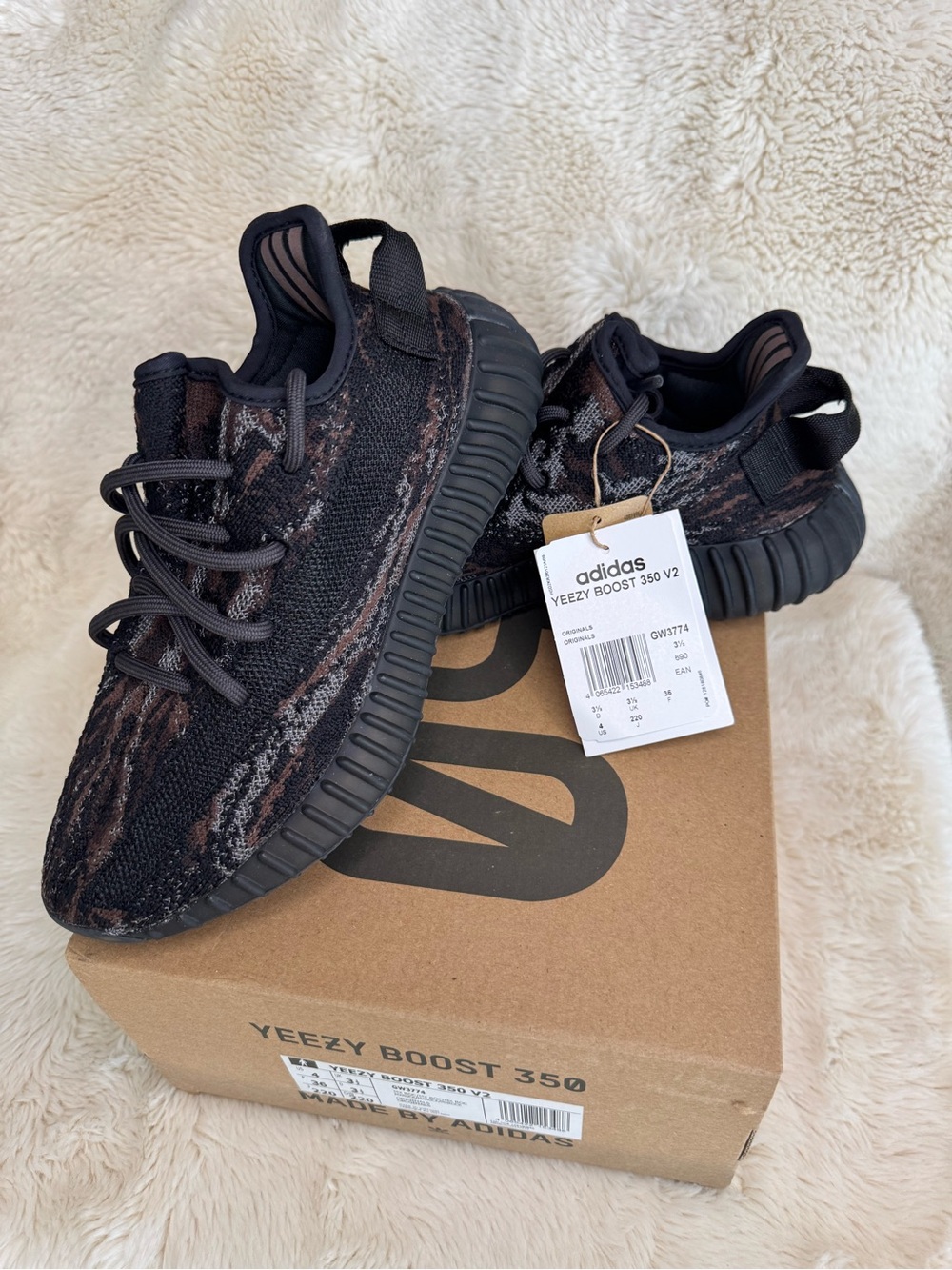 New in Box ➿adidas Yeezy Boost 350 V2